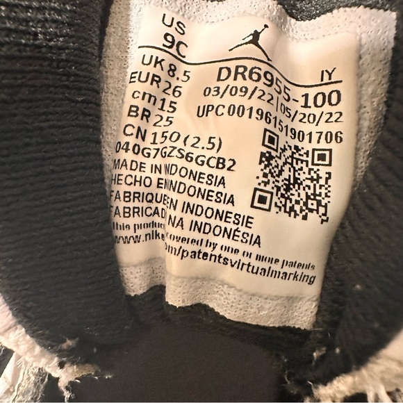 NIKE AIR JORDAN Toddler Unisex Floral Black White Sneakers RN6955-100 Size 9C - Picture 8 of 8